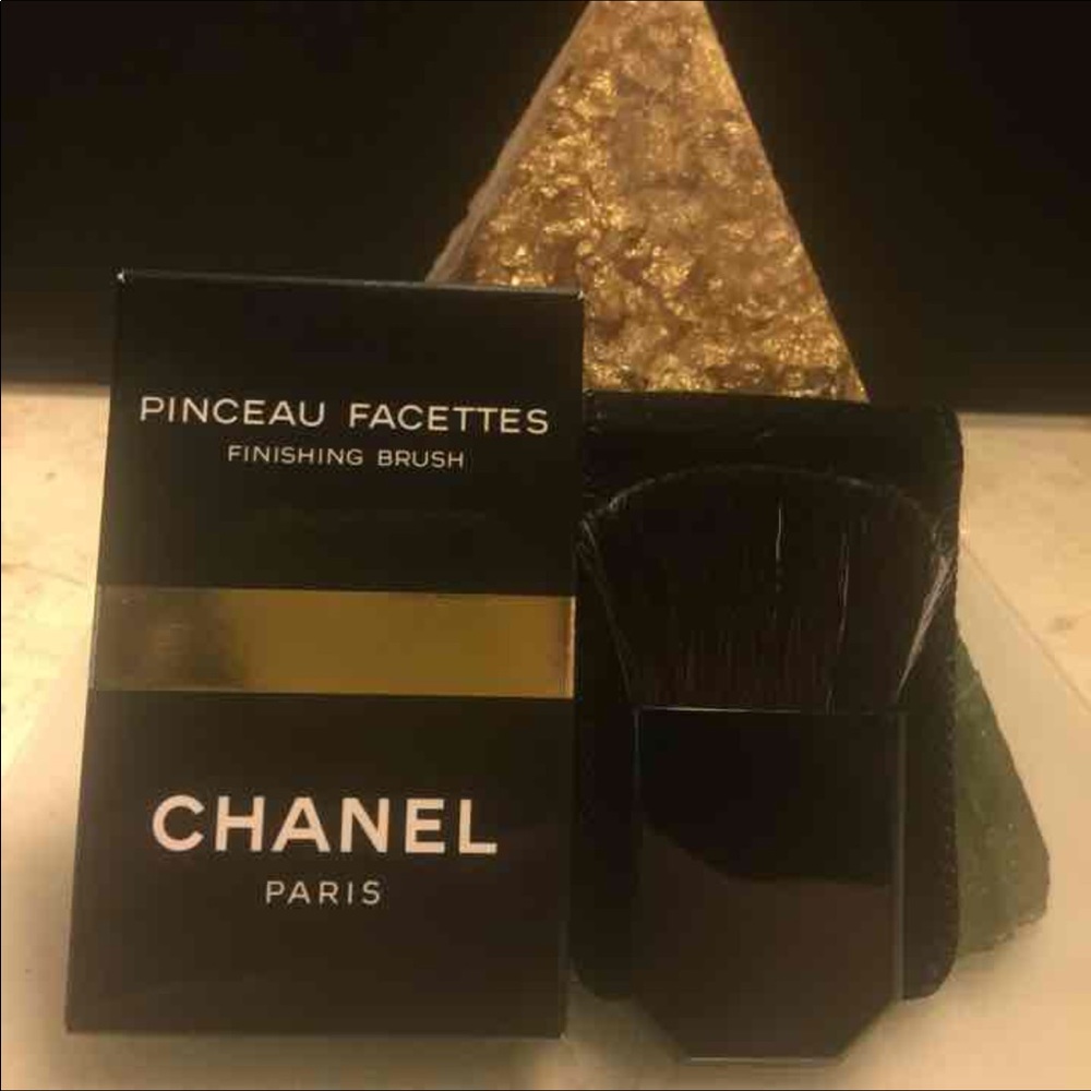 New authentic Chanel Finishing Brush